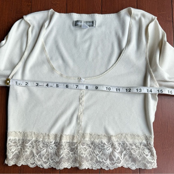 Urban Outfitters Cream Lace Trim Long Sleeve‎ Crop Top - Picture 5 of 6